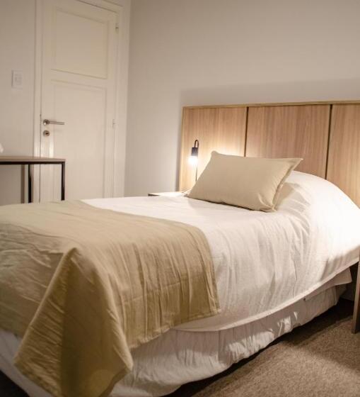 اتاق ساده سه نفره, W&h Casa De Huéspedes