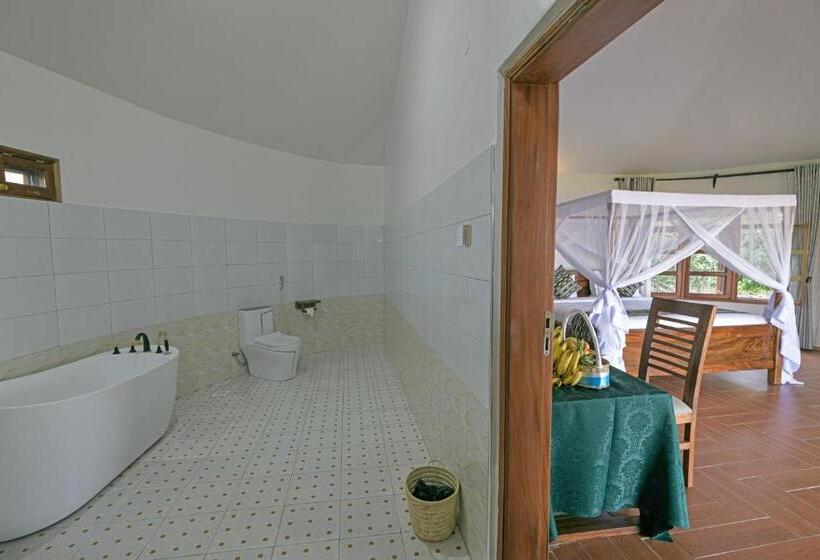 اتاق لوکس با چشم‌انداز دریاچه, Lake George View Golf Resort