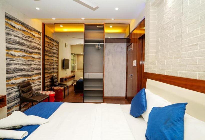 اتاق استاندارد, Zenith Homes   Powai Suites