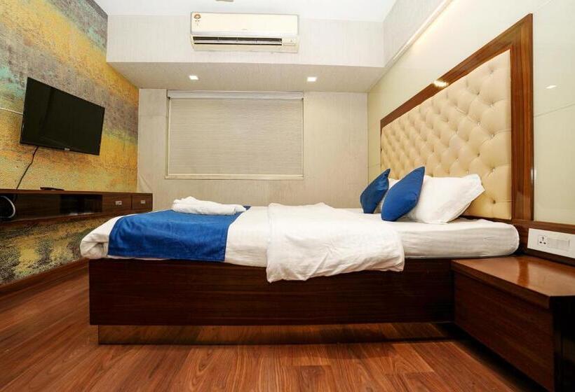 اتاق استاندارد, Zenith Homes   Powai Suites