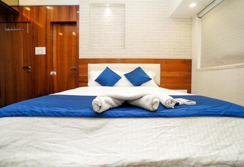 اتاق استاندارد, Zenith Homes   Powai Suites
