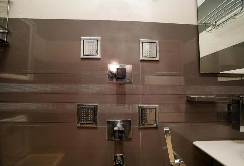 اتاق استاندارد, Zenith Homes   Powai Suites