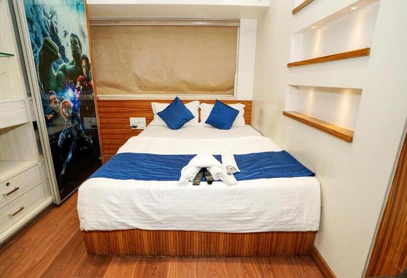 Standard room with outdoor bath, Zenith Homes   Powai Suites