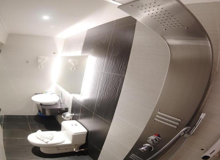 Трехместный Номер Deluxe, Here