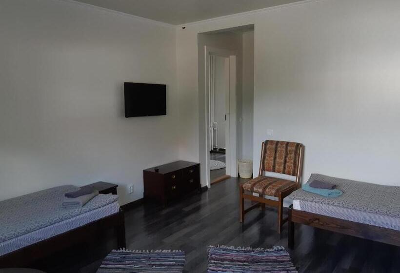 اتاق استاندارد سه نفره, Ovelia B&b
