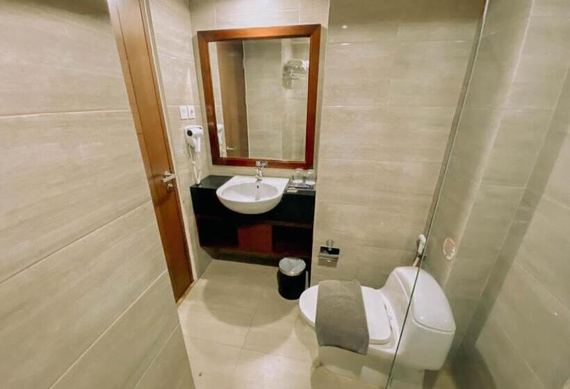 سوییت جونیور, Sapphire Sky Hotel & Conference