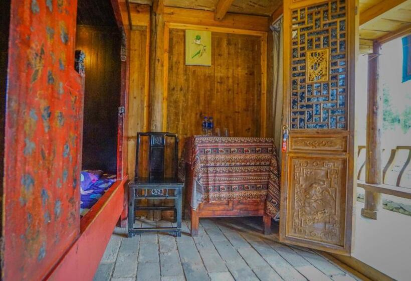 Номер Стандарт Вид на Озеро, Xidi Kunlun International Hostel