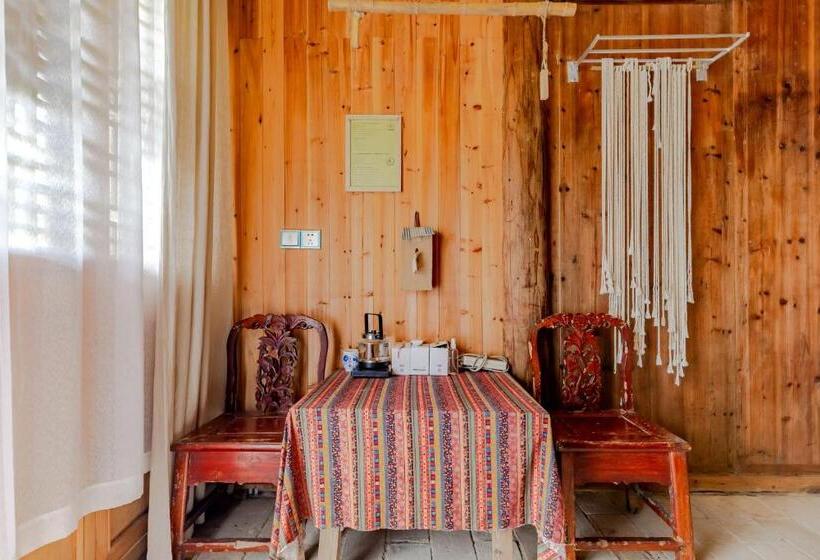 Номер Стандарт Вид на Озеро, Xidi Kunlun International Hostel