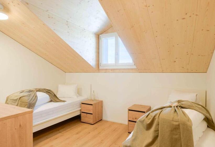 带3个卧室的公寓, Alphotel Biel Kinzig   Access By Cable Car Only!