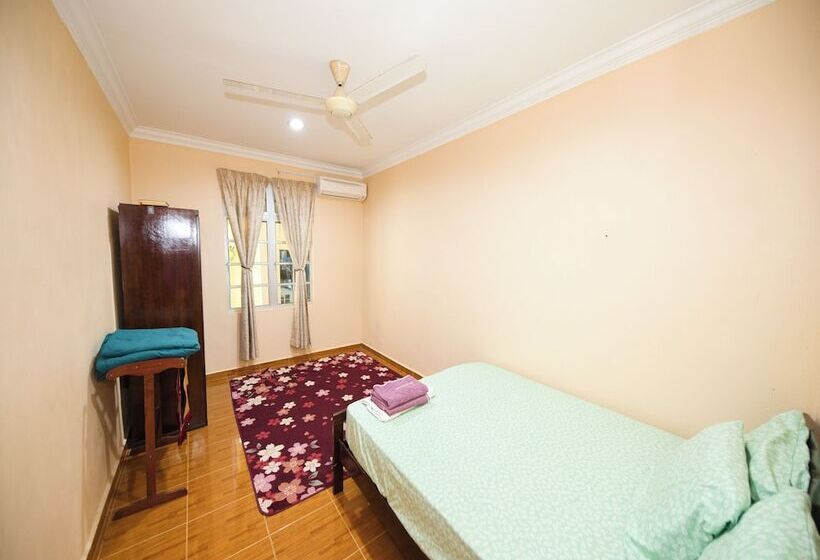 Апартаменты 3 Спальни, Oyo 91004 Homestay Masjid At Taqwa