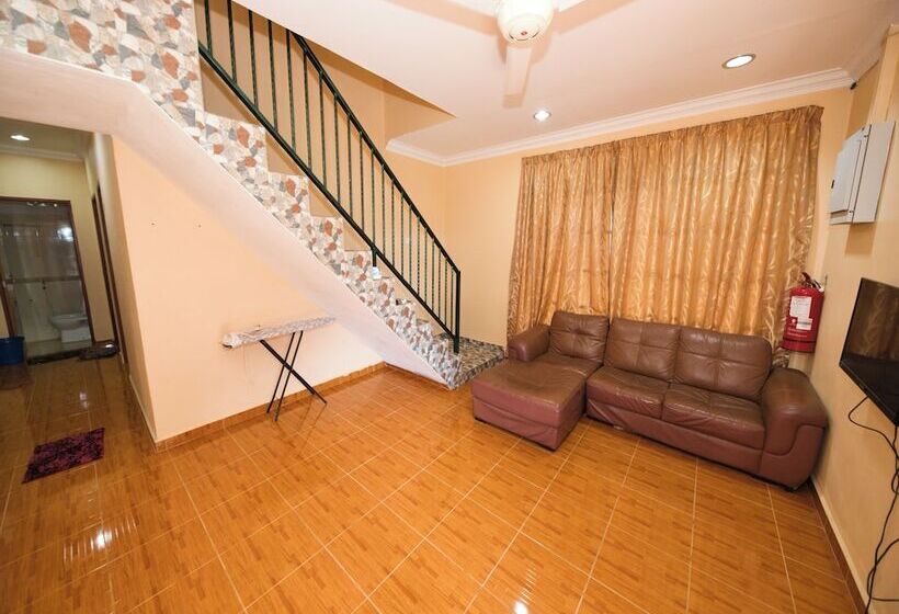 Апартаменты 3 Спальни, Oyo 91004 Homestay Masjid At Taqwa