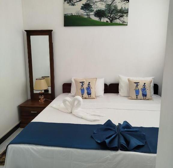家庭间, Cosy White Palace