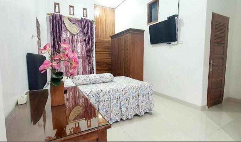 Семейный Номер, Ibuku Kost Khusus Wanita