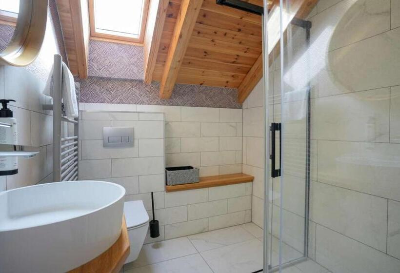 2 Bedroom Apartment Garden View, Chachacha House Vendégház