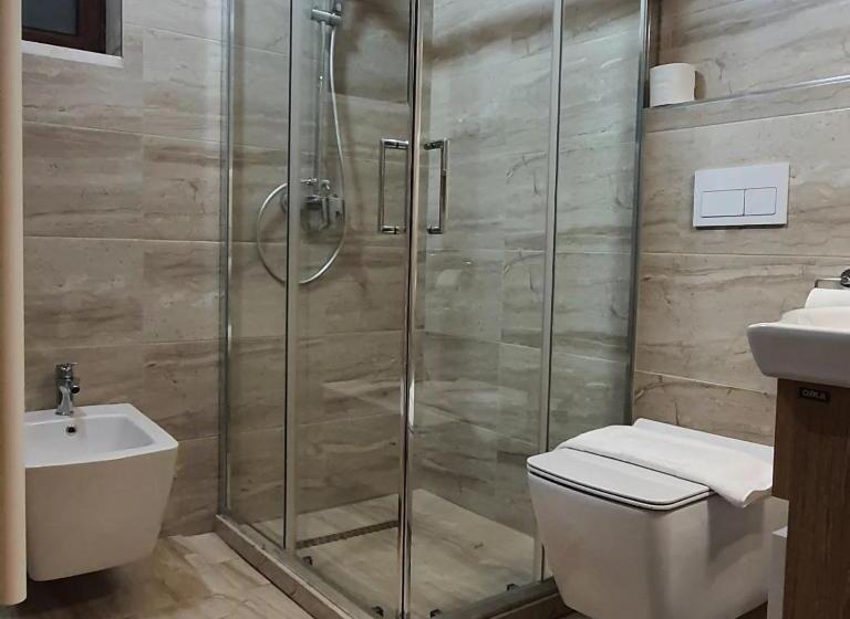 חדר סטנדרט לשלושה, Vila Ajet