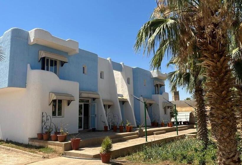 استودیو استاندارد با چشم‌انداز باغ, Isly Golf