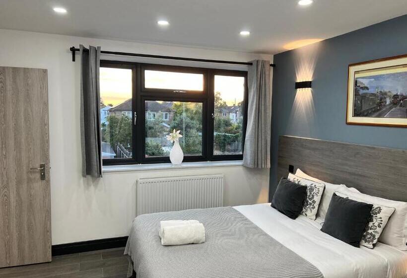 Номер Стандарт Трехместный, Thandi House Heathrow Airport