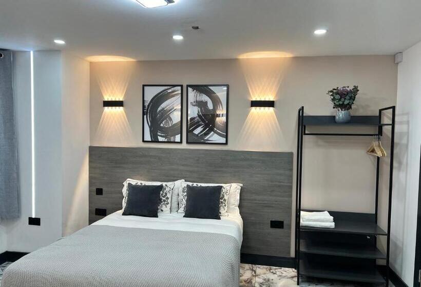Номер Стандарт, Thandi House Heathrow Airport