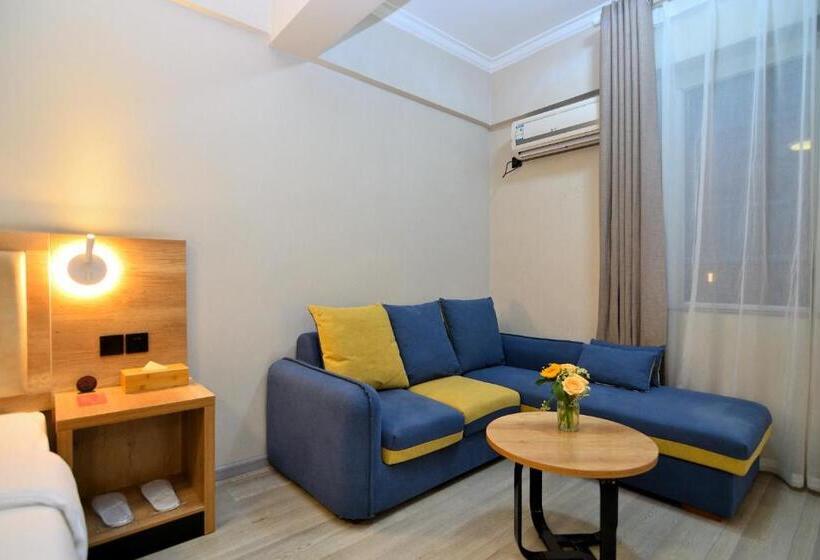 Семейный Номер Superior, Yilong Yitang Hotel Kunming Railway Station Joy City Center