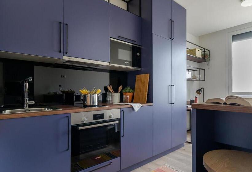 استودیوی استاندارد, Laude Living Bologna