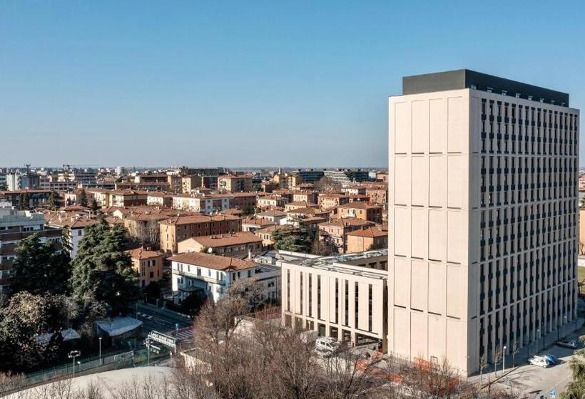 استودیوی استاندارد, Laude Living Bologna