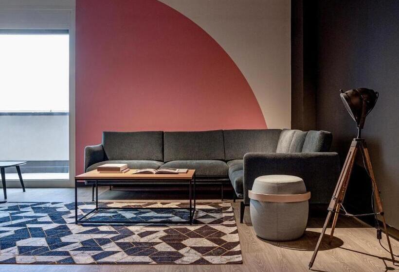 استودیوی استاندارد, Laude Living Bologna