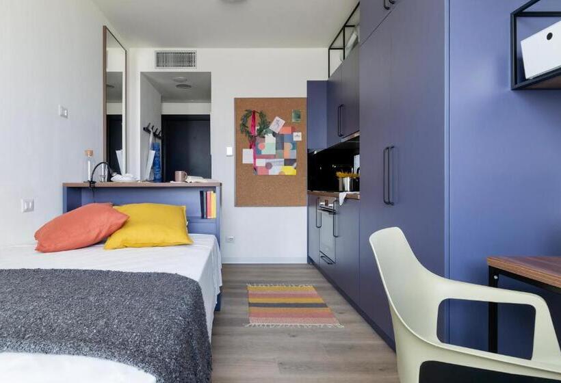 استودیوی استاندارد, Laude Living Bologna