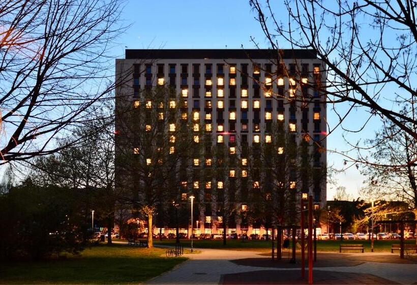 استودیوی استاندارد, Laude Living Bologna