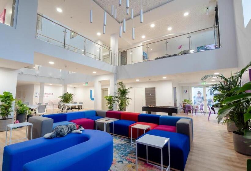 استودیوی استاندارد, Premium Studio   Sparkford House
