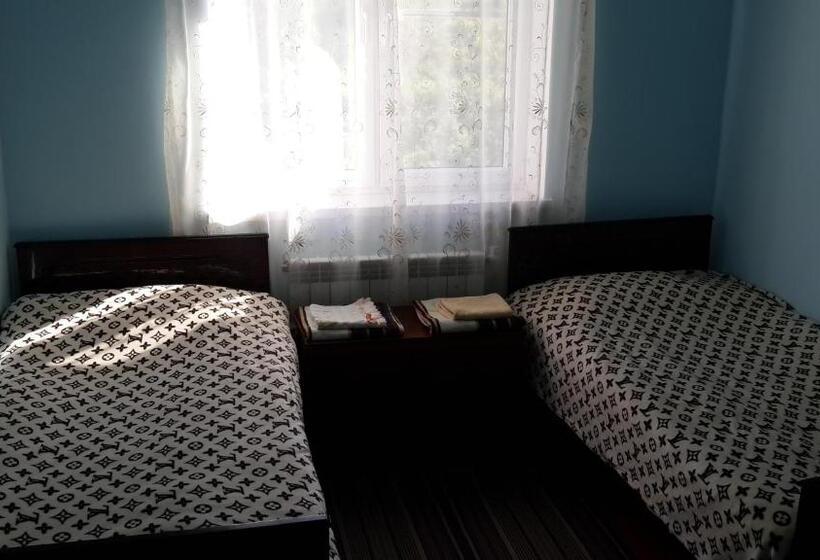 Номер Стандарт Вид на Сад, Ashot & Gohar B&b