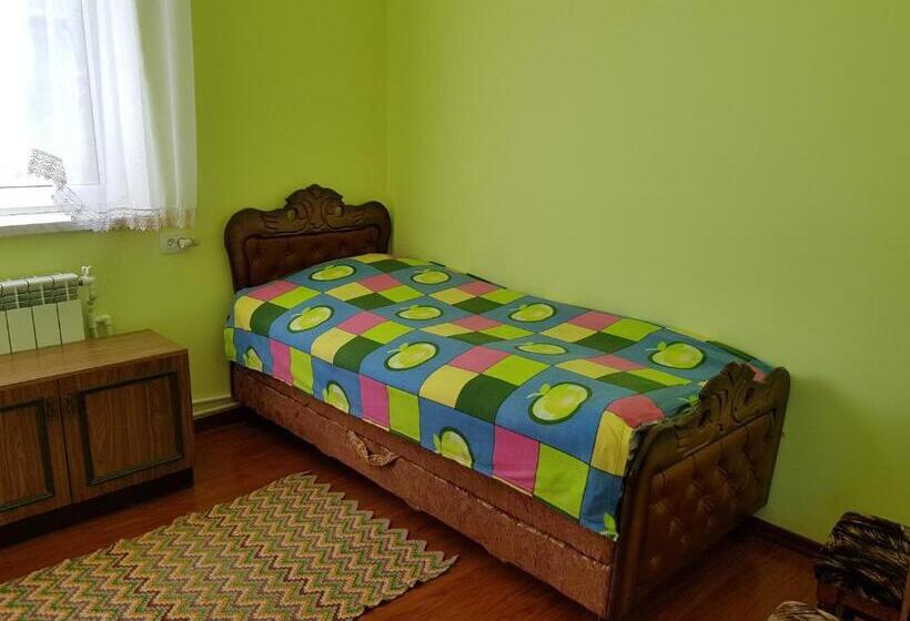 Номер Стандарт Вид на Сад, Ashot & Gohar B&b