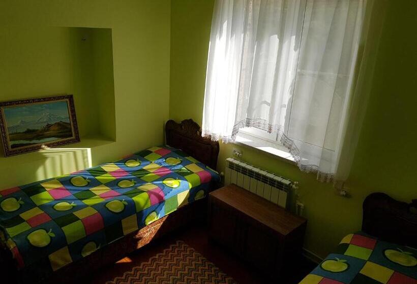 标准房带园景, Ashot & Gohar B&b