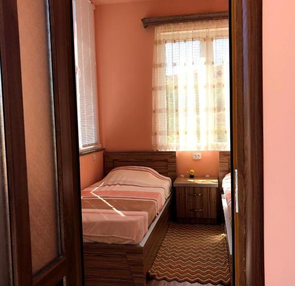 Номер Стандарт, Ashot & Gohar B&b