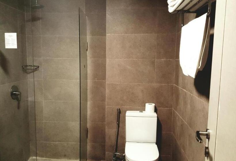 اتاق لوکس با تخت بزرگ, Grand Hotel Central
