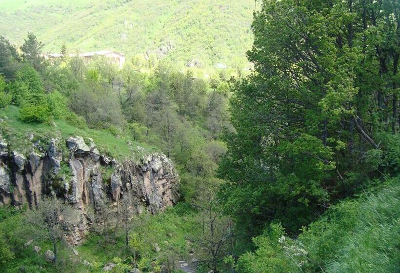 Номер Стандарт Вид на Сад, Jermuk Ani