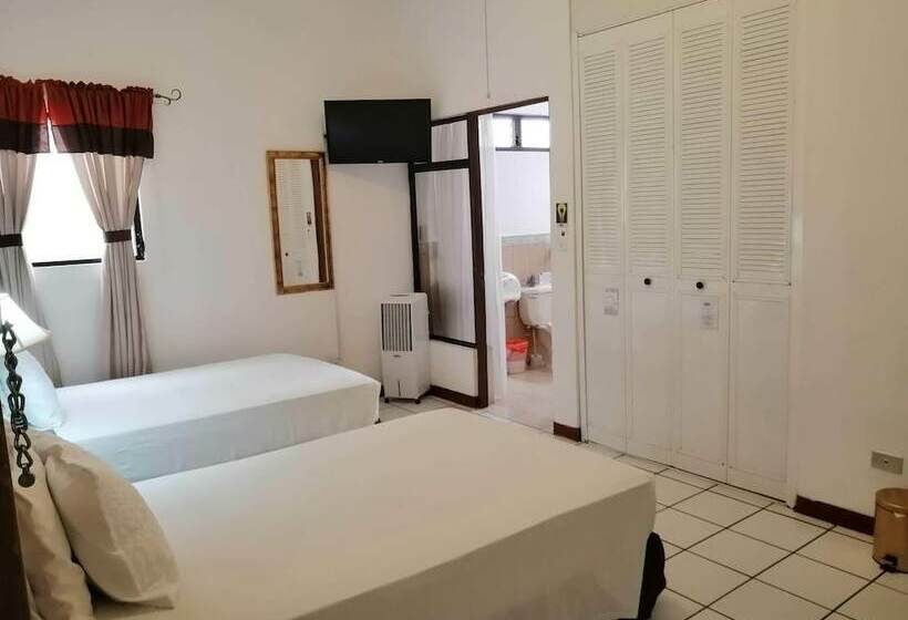 اتاق استاندارد سه نفره, Novohostal B&b