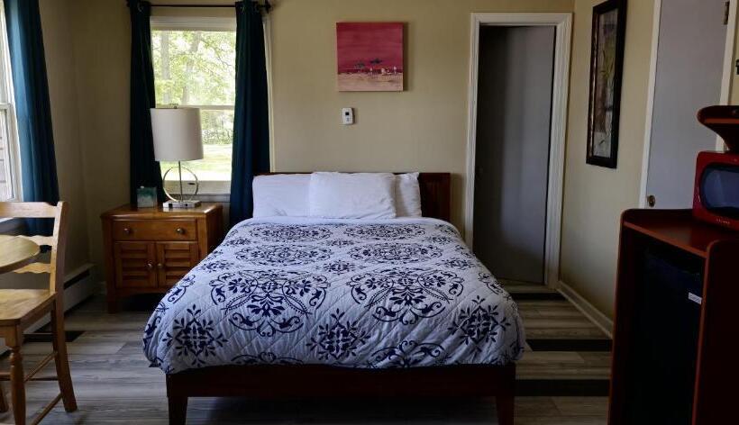 Номер Стандарт, Rodeway Inn Formerly Camp Inn Lodge