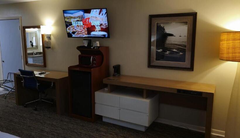 Стандартный Номер Кровать Кинг, Rodeway Inn Formerly Camp Inn Lodge