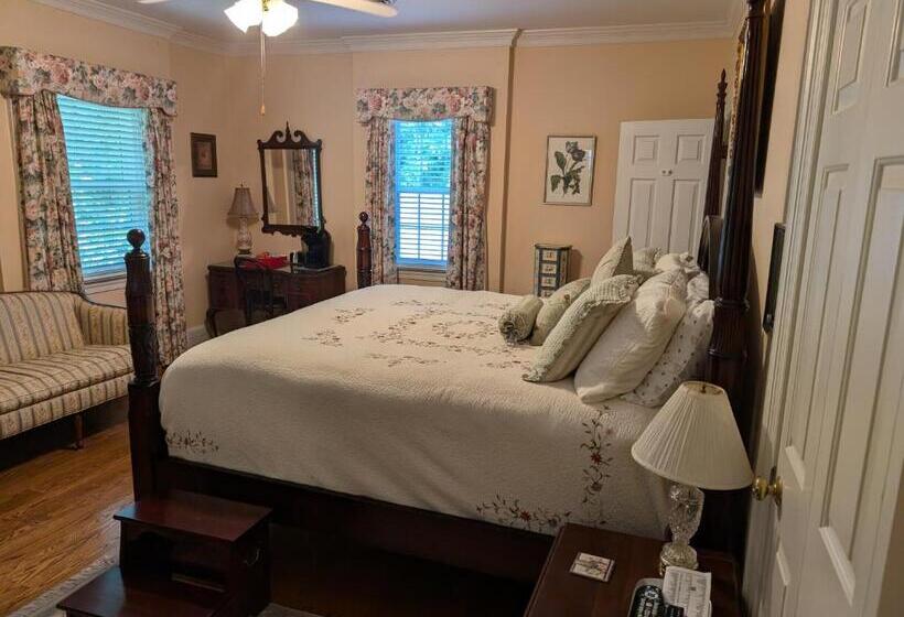 Люкс с Балконом, Virginia Cliffe Inn
