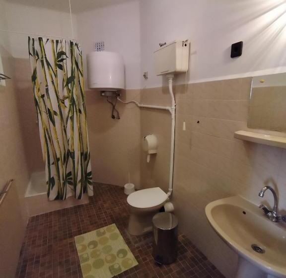 اتاق استاندارد چهارنفره با بالکن, Start Panzió étterem