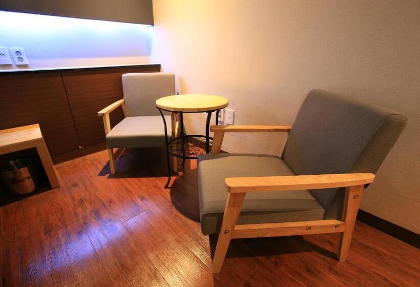 Quarto Deluxe, The Ace