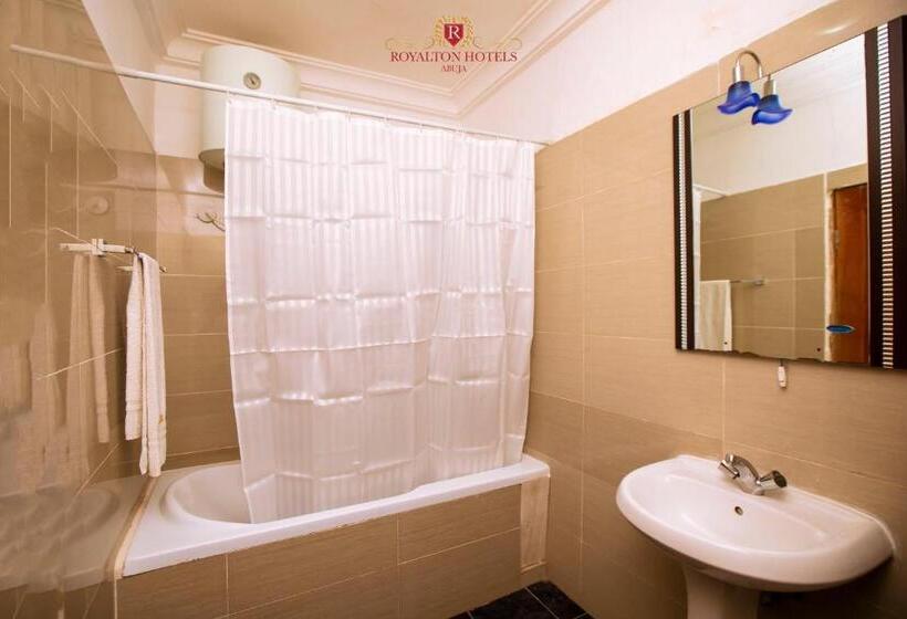 استودیو خانوادگی, Royalton Hotels Abuja