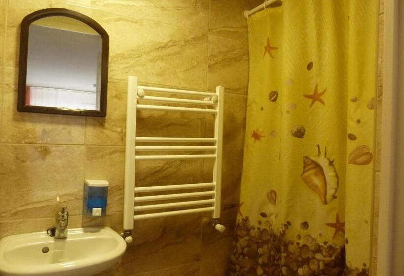 Номер Стандарт Трехместный, Center Hostel And Guest House