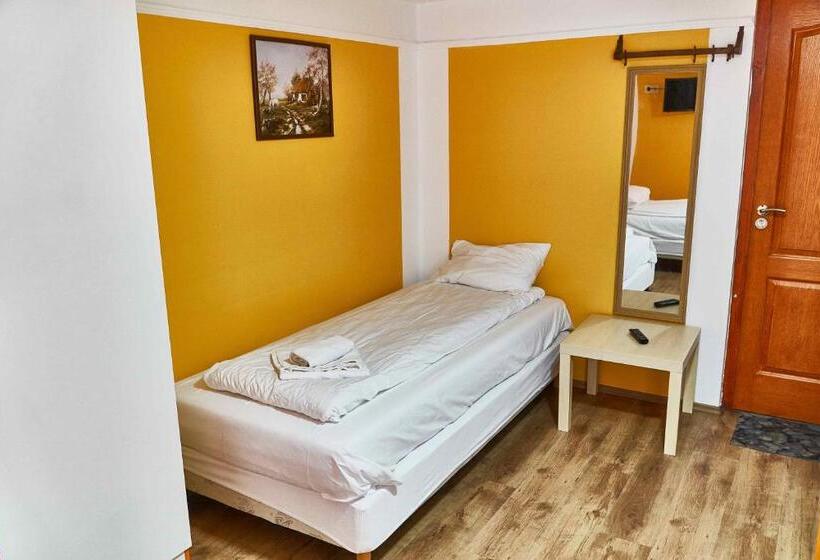 Номер Стандарт Трехместный, Center Hostel And Guest House