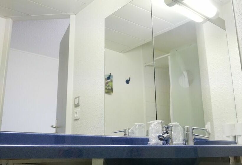 Номер Стандарт Трехместный, Ibis Budget Narbonne Sud A9/a61