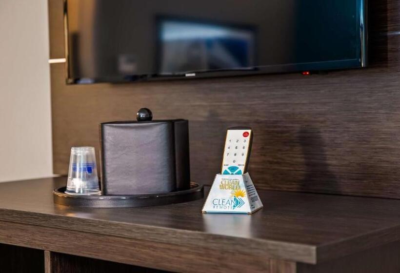 장애인을 위한 킹사이즈 침대 스탠다드 룸, Best Western Plus Pasadena Inn And Suites