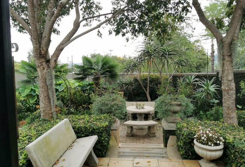 סוויטה אקזקיוטיב, At 98 On Lynburn Guest House