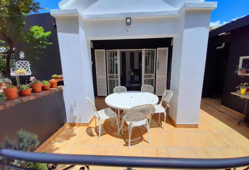 סוויטת 2 חדרי שינה, At 98 On Lynburn Guest House