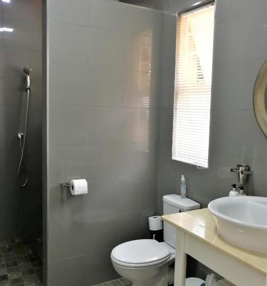 סוויטה, At 98 On Lynburn Guest House