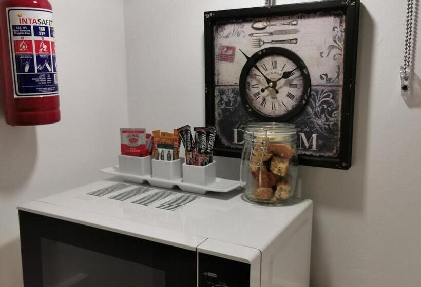 סוויטה, At 98 On Lynburn Guest House
